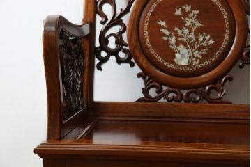 和製ビンテージ　総花梨(カリン)材　象嵌入り　凝ったデザインの彫刻が魅力のアームチェア(一人掛け、ダイニングチェア、椅子、イス、板座チェア、ヴィンテージ)(R-072755)