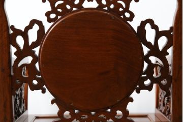 和製ビンテージ　総花梨(カリン)材　象嵌入り　凝ったデザインの彫刻が魅力のアームチェア(一人掛け、ダイニングチェア、椅子、イス、板座チェア、ヴィンテージ)(R-072755)