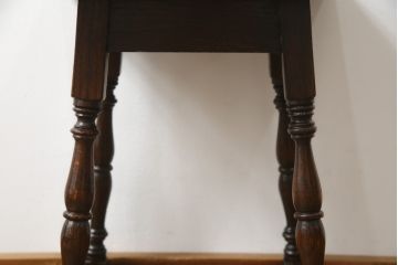 イギリスアンティーク　オーク材　落ち着いた佇まいが魅力的なサイドテーブル(コーヒーテーブル、花台、飾り台、英国)(R-072768)
