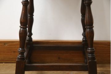 イギリスアンティーク　オーク材　落ち着いた佇まいが魅力的なサイドテーブル(コーヒーテーブル、花台、飾り台、英国)(R-072768)