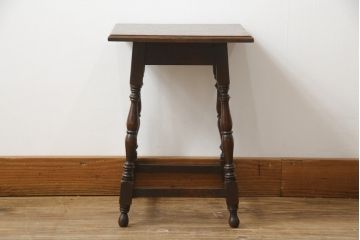 イギリスアンティーク　オーク材　落ち着いた佇まいが魅力的なサイドテーブル(コーヒーテーブル、花台、飾り台、英国)(R-072768)