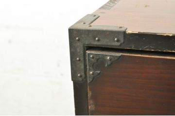 和製アンティーク　前面栗材　桜丸金具　年月を経た趣のある色合いが魅力的な重ね米沢箪笥(収納箪笥、衣装箪笥、小箪笥、時代箪笥)(R-072769)