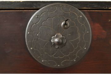 和製アンティーク　前面栗材　桜丸金具　年月を経た趣のある色合いが魅力的な重ね米沢箪笥(収納箪笥、衣装箪笥、小箪笥、時代箪笥)(R-072769)