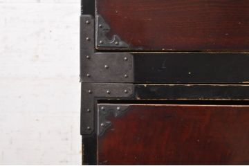 和製アンティーク　前面栗材　桜丸金具　年月を経た趣のある色合いが魅力的な重ね米沢箪笥(収納箪笥、衣装箪笥、小箪笥、時代箪笥)(R-072769)