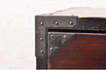 和製アンティーク　前面栗材　桜丸金具　年月を経た趣のある色合いが魅力的な米沢箪笥ローボード(テレビ台、テレビボード、ローチェスト、収納たんす、時代箪笥、引き出し)(R-072770)