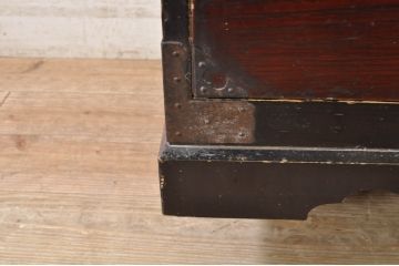 和製アンティーク　前面栗材　桜丸金具　年月を経た趣のある色合いが魅力的な米沢箪笥ローボード(テレビ台、テレビボード、ローチェスト、収納たんす、時代箪笥、引き出し)(R-072771)