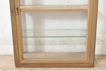 和製アンティーク　希少サイズ!!　レトロな雰囲気漂う薄型壁掛けガラスケース(ショーケース、飾り棚、陳列棚、店舗什器)(R-072773)