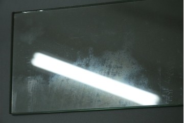 和製アンティーク　希少サイズ!!　レトロな雰囲気漂う薄型壁掛けガラスケース　(R-072773)