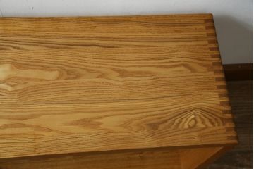 中古　タモ材　高島屋購入品　シンプルなデザインで使いやすいディスプレイラック(飾り棚、収納棚、オープンラック)(R-072774)