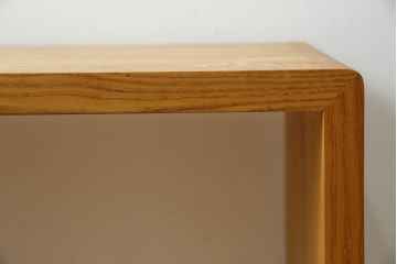 中古　タモ材　高島屋購入品　シンプルなデザインで使いやすいディスプレイラック(飾り棚、収納棚、オープンラック)(R-072774)