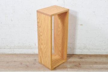 中古　タモ材　高島屋購入品　シンプルなデザインで使いやすいディスプレイラック(飾り棚、花台、飾り台、オープンラック)(R-072775)