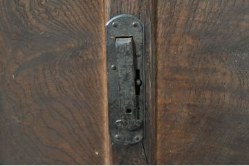 和製アンティーク　希少サイズ!!　前面欅(ケヤキ)材　時代の流れを感じさせる趣ある佇まいが魅力的な帳場小箪笥(帳場箪笥、収納タンス、引き出し)(R-072776)