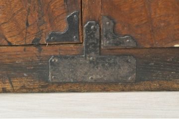 和製アンティーク　希少サイズ!!　前面欅(ケヤキ)材　時代の流れを感じさせる趣ある佇まいが魅力的な帳場小箪笥(帳場箪笥、収納タンス、引き出し)(R-072776)