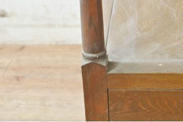 和製アンティーク　タモ材　透かし彫り入り　レトロな雰囲気漂うサイドキャビネット(サイドボード、サイドテーブル、花台、飾り台、飾り棚、引き出し)(R-072780)