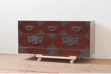 中古　美品　欅産業　仙台民芸箪笥(仙台箪笥)　存在感のある立派な金具が目を惹くローチェスト(テレビ台、テレビボード、ローボード、リビングボード、和タンス、収納箪笥、引き出し)(R-072790)