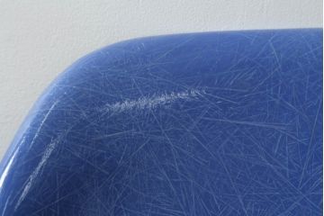 アメリカビンテージ　Hermanmiller(ハーマンミラー社)　Charles & Ray Eames(チャールズ&レイ・イームズ)　ドゥエルレッグベース(ウォールナット)　ロイヤルブルー　様々なシーンで使い勝手の良いシンプルなフォルムのシェルチェア(ダイニングチェア、椅子、イス、ヴィンテージ)(定価約12万円)(R-072796)