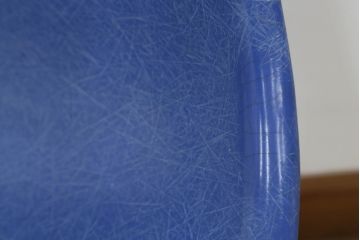アメリカビンテージ　Hermanmiller(ハーマンミラー社)　Charles & Ray Eames(チャールズ&レイ・イームズ)　ドゥエルレッグベース(ウォールナット)　ロイヤルブルー　様々なシーンで使い勝手の良いシンプルなフォルムのシェルチェア(ダイニングチェア、椅子、イス、ヴィンテージ)(定価約12万円)(R-072796)