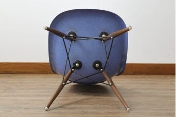 アメリカビンテージ　Hermanmiller(ハーマンミラー社)　Charles & Ray Eames(チャールズ&レイ・イームズ)　ドゥエルレッグベース(ウォールナット)　ロイヤルブルー　様々なシーンで使い勝手の良いシンプルなフォルムのシェルチェア(ダイニングチェア、椅子、イス、ヴィンテージ)(定価約12万円)(R-072796)