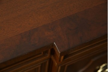 中古　美品　DREXEL HERITAGE(ドレクセルヘリテイジ)　FRANCESCA(フランチェスカ)シリーズ　エレガントな佇まいが魅力のサイドボード　定価約86万円相当　(R-072798)