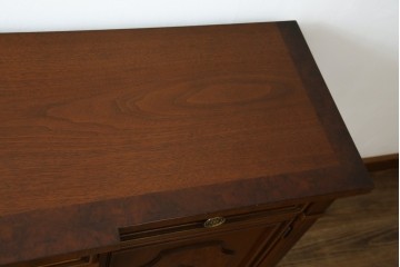 中古　美品　DREXEL HERITAGE(ドレクセルヘリテイジ)　FRANCESCA(フランチェスカ)シリーズ　エレガントな佇まいが魅力のサイドボード　定価約86万円相当　(R-072798)