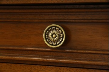 中古　美品　DREXEL HERITAGE(ドレクセルヘリテイジ)　FRANCESCA(フランチェスカ)シリーズ　エレガントな佇まいが魅力のサイドボード　定価約86万円相当　(R-072798)