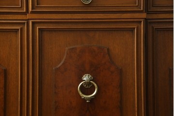 中古　美品　DREXEL HERITAGE(ドレクセルヘリテイジ)　FRANCESCA(フランチェスカ)シリーズ　エレガントな佇まいが魅力のサイドボード　定価約86万円相当　(R-072798)