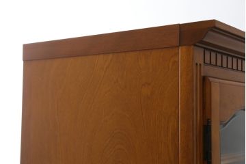 中古　横浜ダニエル(daniel)　アーリーアメリカンシリーズ　A-203　優雅な佇まいが上品なチャイナキャビネット(食器棚、カップボード、収納棚、飾り棚)(定価約84万円)(R-072799)