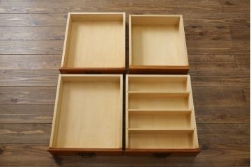 中古　横浜ダニエル(daniel)　アーリーアメリカンシリーズ　A-203　優雅な佇まいが上品なチャイナキャビネット(食器棚、カップボード、収納棚、飾り棚)(定価約84万円)(R-072799)