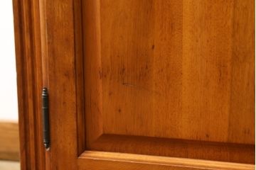 中古　横浜ダニエル(daniel)　アーリーアメリカンシリーズ　A-203　優雅な佇まいが上品なチャイナキャビネット(食器棚、カップボード、収納棚、飾り棚)(定価約84万円)(R-072799)