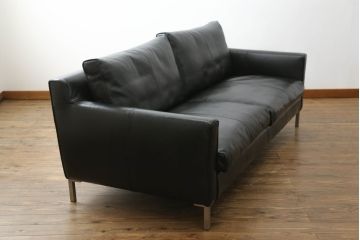 中古　美品　本革(レザー)　アイラーセン(eilersen)　ストリームラインソファ(STREAMLINE SOFA)　クールモダンなデザインがカッコいい2人掛けソファ(二人掛けソファ、2P、北欧)(R-072800)