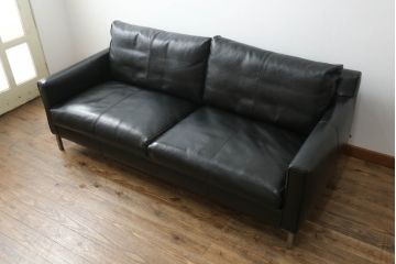 中古　美品　本革(レザー)　アイラーセン(eilersen)　ストリームラインソファ(STREAMLINE SOFA)　クールモダンなデザインがカッコいい2人掛けソファ(二人掛けソファ、2P、北欧)(R-072800)