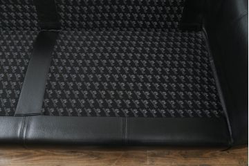 中古　美品　本革(レザー)　アイラーセン(eilersen)　ストリームラインソファ(STREAMLINE SOFA)　クールモダンなデザインがカッコいい2人掛けソファ(二人掛けソファ、2P、北欧)(R-072800)