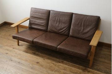 北欧家具　デンマークビンテージ　本革(レザー)　GETAMA(ゲタマ)　Hans J Wegner(ハンス・J・ウェグナー)　GE290　くつろぎの空間を演出するアーム付き3人掛けソファ(3P、三人掛け、アームソファ、トリプルソファ、3シーター、北欧、ヴィンテージ)(R-072801)