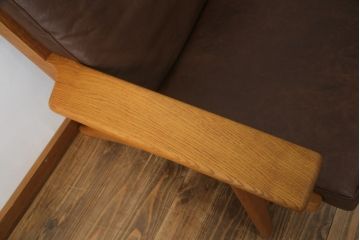 北欧家具　デンマークビンテージ　本革(レザー)　GETAMA(ゲタマ)　Hans J Wegner(ハンス・J・ウェグナー)　GE290　くつろぎの空間を演出するアーム付き3人掛けソファ(3P、三人掛け、アームソファ、トリプルソファ、3シーター、北欧、ヴィンテージ)(R-072801)