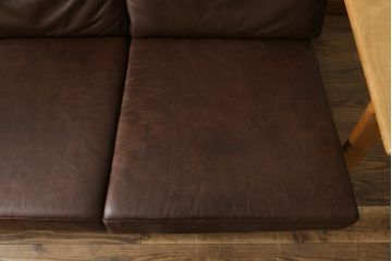 北欧家具　デンマークビンテージ　本革(レザー)　GETAMA(ゲタマ)　Hans J Wegner(ハンス・J・ウェグナー)　GE290　くつろぎの空間を演出するアーム付き3人掛けソファ(3P、三人掛け、アームソファ、トリプルソファ、3シーター、北欧、ヴィンテージ)(R-072801)