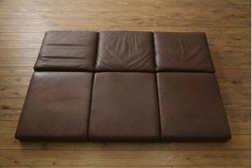 北欧家具　デンマークビンテージ　本革(レザー)　GETAMA(ゲタマ)　Hans J Wegner(ハンス・J・ウェグナー)　GE290　くつろぎの空間を演出するアーム付き3人掛けソファ(3P、三人掛け、アームソファ、トリプルソファ、3シーター、北欧、ヴィンテージ)(R-072801)