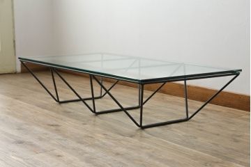 中古　B&B　イタリア　Alanda(アランダ)　幾何学を連想させるスタイリッシュなデザインが印象的なガラステーブル(ローテーブル、センターテーブル)(R-072802)