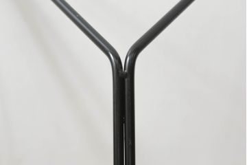 中古　B&B　イタリア　Alanda(アランダ)　幾何学を連想させるスタイリッシュなデザインが印象的なガラステーブル(ローテーブル、センターテーブル)(R-072802)