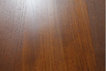 デンマークビンテージ　HAKUHANMOKUZAI(白半木材)取り扱い　フランス&サン(France & S?n)社製　フィン・ユール(Finn Juhl)デザイン　チーク材　天板のエッジがおしゃれなローテーブル(センターテーブル、リビングテーブル、北欧、ヴィンテージ)(R-072803)