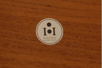 デンマークビンテージ　HAKUHANMOKUZAI(白半木材)取り扱い　フランス&サン(France & S?n)社製　フィン・ユール(Finn Juhl)デザイン　チーク材　天板のエッジがおしゃれなローテーブル(センターテーブル、リビングテーブル、北欧、ヴィンテージ)(R-072803)