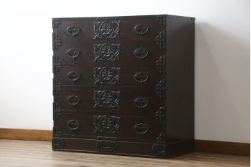 中古　美品　岩谷堂箪笥　桜木家具店作　黒々とした金具が重厚な雰囲気を高める和箪笥(チェスト、整理箪笥、収納たんす、衣装タンス、洋服箪笥、野郎タンス、引き出し)(R-072804)
