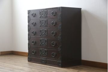 中古　美品　岩谷堂箪笥　桜木家具店作　黒々とした金具が重厚な雰囲気を高める和箪笥(チェスト、整理箪笥、収納たんす、衣装タンス、洋服箪笥、野郎タンス、引き出し)(R-072804)