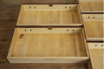 中古　美品　岩谷堂箪笥　桜木家具店作　黒々とした金具が重厚な雰囲気を高める和箪笥(チェスト、整理箪笥、収納たんす、衣装タンス、洋服箪笥、野郎タンス、引き出し)(R-072804)