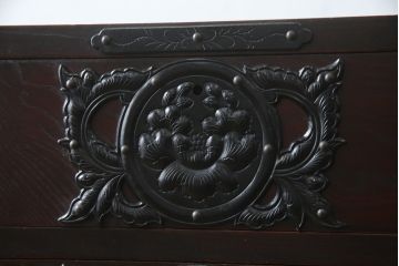 中古　美品　岩谷堂箪笥　桜木家具店作　黒々とした金具が重厚な雰囲気を高める和箪笥(チェスト、整理箪笥、収納たんす、衣装タンス、洋服箪笥、野郎タンス、引き出し)(R-072804)