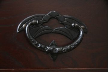 中古　美品　岩谷堂箪笥　桜木家具店作　黒々とした金具が重厚な雰囲気を高める和箪笥(チェスト、整理箪笥、収納たんす、衣装タンス、洋服箪笥、野郎タンス、引き出し)(R-072804)