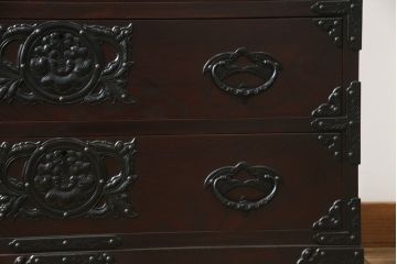 中古　美品　岩谷堂箪笥　桜木家具店作　黒々とした金具が重厚な雰囲気を高める和箪笥(チェスト、整理箪笥、収納たんす、衣装タンス、洋服箪笥、野郎タンス、引き出し)(R-072804)
