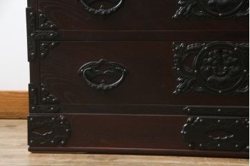 中古　美品　岩谷堂箪笥　桜木家具店作　黒々とした金具が重厚な雰囲気を高める和箪笥(チェスト、整理箪笥、収納たんす、衣装タンス、洋服箪笥、野郎タンス、引き出し)(R-072804)