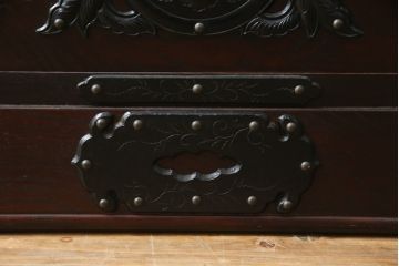 中古　美品　岩谷堂箪笥　桜木家具店作　黒々とした金具が重厚な雰囲気を高める和箪笥(チェスト、整理箪笥、収納たんす、衣装タンス、洋服箪笥、野郎タンス、引き出し)(R-072804)