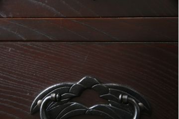 中古　美品　岩谷堂箪笥　桜木家具店作　黒々とした金具が重厚な雰囲気を高める和箪笥(チェスト、整理箪笥、収納たんす、衣装タンス、洋服箪笥、野郎タンス、引き出し)(R-072804)