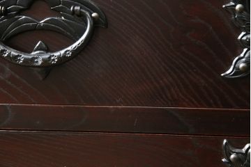 中古　美品　岩谷堂箪笥　桜木家具店作　黒々とした金具が重厚な雰囲気を高める和箪笥(チェスト、整理箪笥、収納たんす、衣装タンス、洋服箪笥、野郎タンス、引き出し)(R-072804)